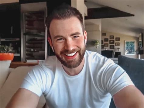 chris nude|Chris Evans Accidentally Posted a Nude Pic and Twitter Is Going。